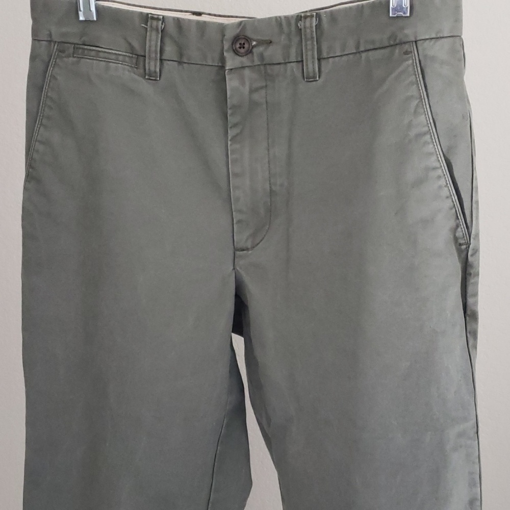 Dockers olive green 32x34 D3 classic fit pants